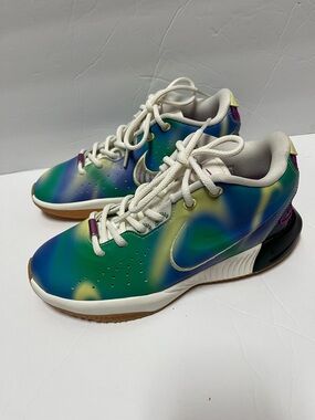 NWT Nike LeBron XXI SE GS Movie Night Size 5.5Y